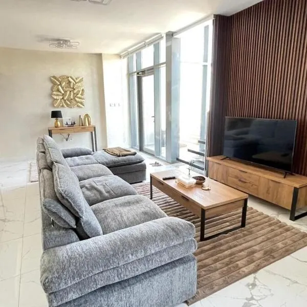 Luxury Canal View Apartment Near Yas Island DABAS1, hotel em Abu Dhabi