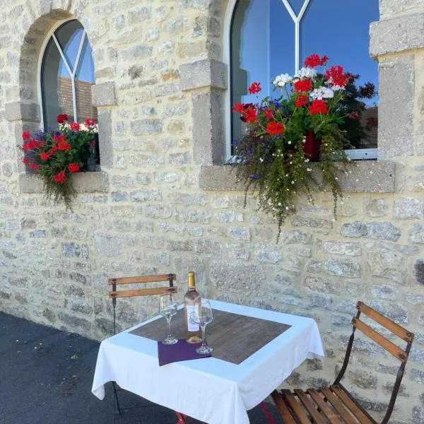 chambre d'hôtes Le Domaine de la Vallée, Hotel in Saint-Martin-de-Varreville