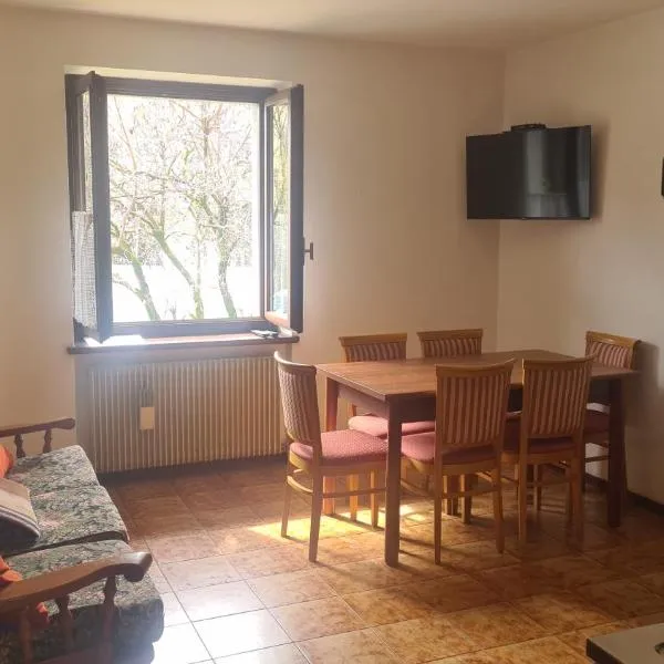 Bioledro - Casa Lena, hotel v destinaci Mezzolago