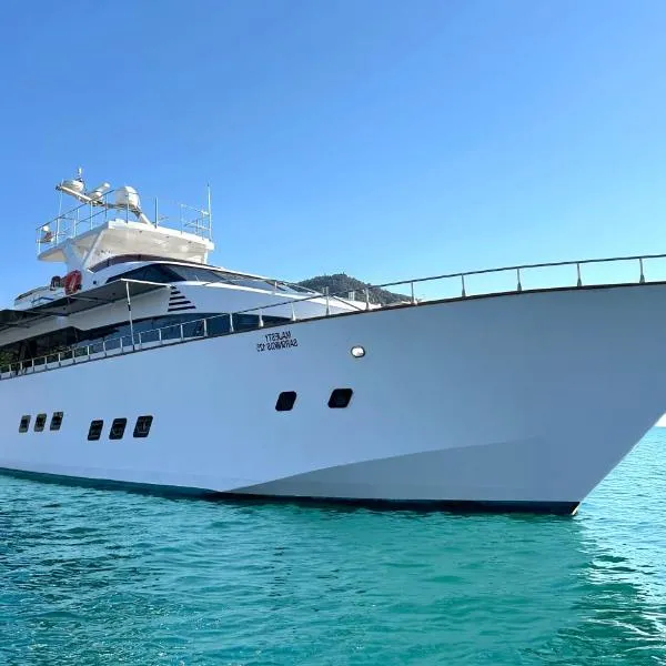 MAJESTY Yacht, hotel u Kavali