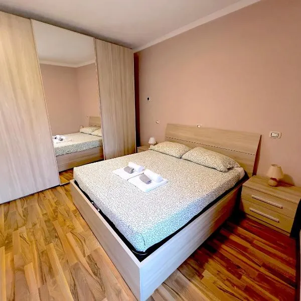 Dascio Lakefront with Private Garden and Parking, hotel en Dascio