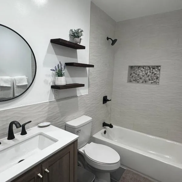 Modern Bedroom in Long Beach 1, hotel a Long Beach