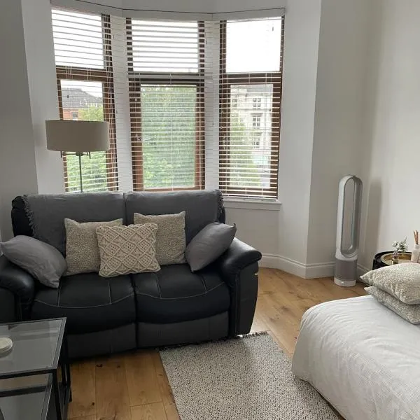 Top Floor West End Apartment - Partick, Glasgow, hotel in Glasgow