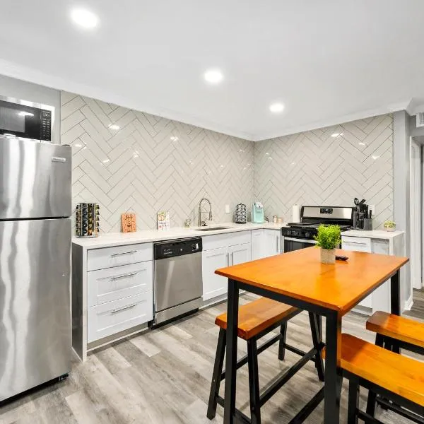 Quirky & Chic 1BR Near Montrose & River Oaks!，位于休斯顿的酒店