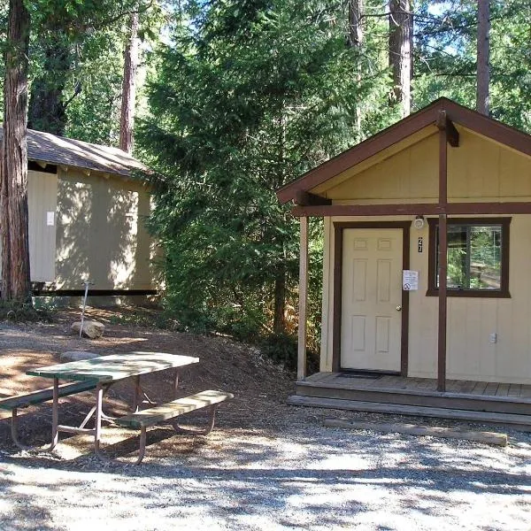 Yosemite Lakes Bunkhouse Cabin 34, hotel in Harden Flat