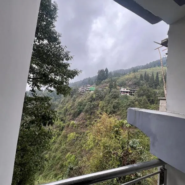 Hill Side Sharma Homestay, hotel in Darjeeling