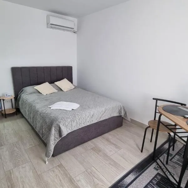 Garsoniera, ξενοδοχείο στο Τζιούρτζιου