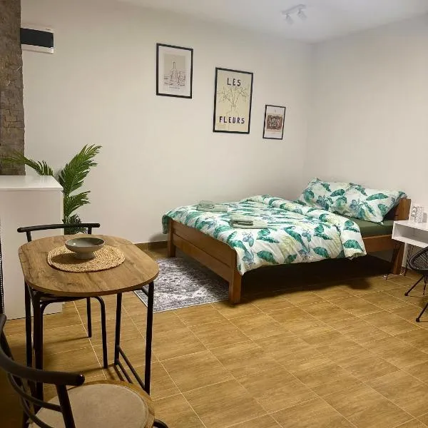 Apartman 8，位于鲁马的酒店