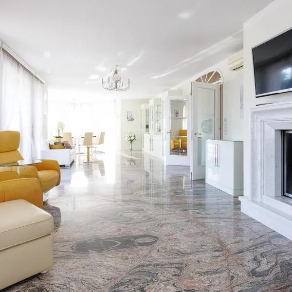 Luxury Villa with Indoor Pool, Jacuzzi, Sauna & Breathtaking City View, khách sạn ở Klosterneuburg