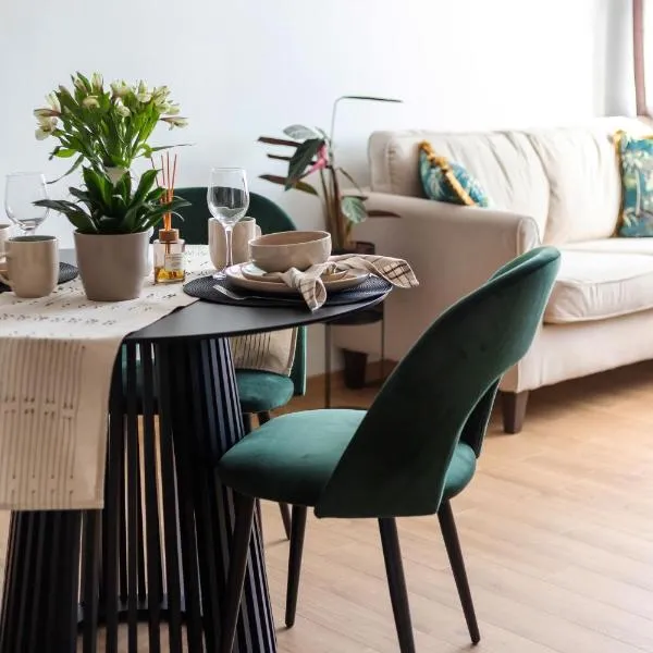 Cozy 1BD with Bathtub Close to Old Town, hotel v destinaci Vilnius