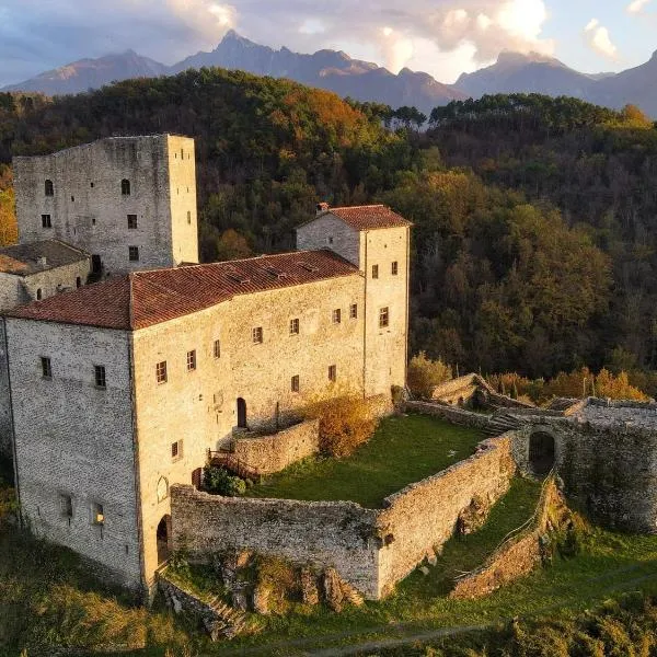 Glamping Castel Dell'Aquila, hotel en Gragnola