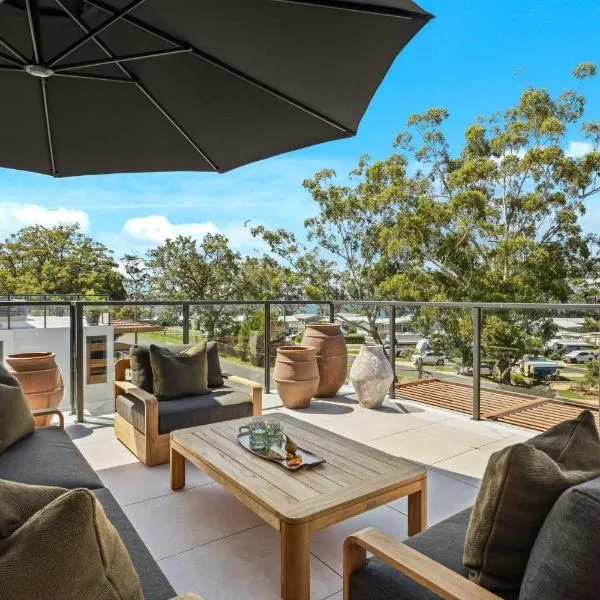 Oceanview Penthouse by Experience Jervis Bay, khách sạn ở Huskisson