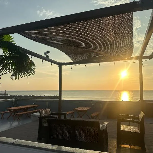 BLUE OCEAN 淡路屋 -Awajiya- Oceanfront BBQ PET OK, ξενοδοχείο σε Awaji