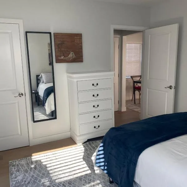 2 Palo Alto - Fully Furnished with Parking, Laundry, AC, Private, viešbutis mieste East Palo Alto