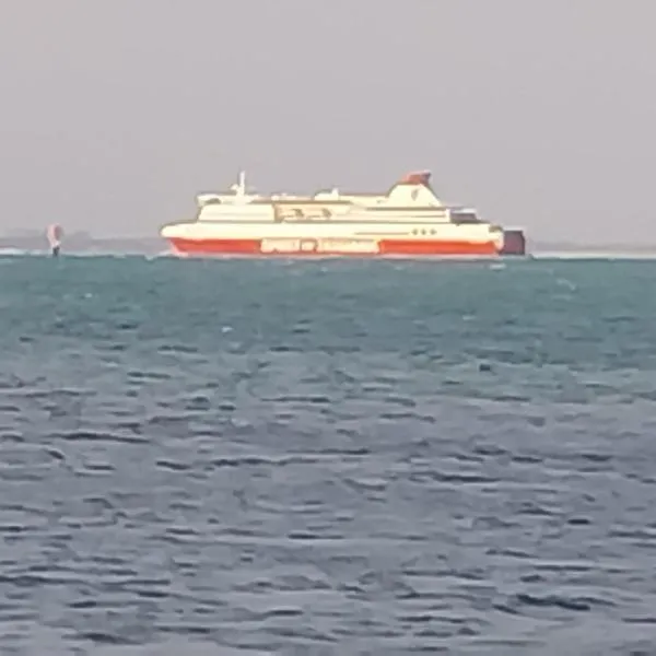 Festival of Sails Base - Waterfront Access - Short Long Stay Geelong, hotel en Corio