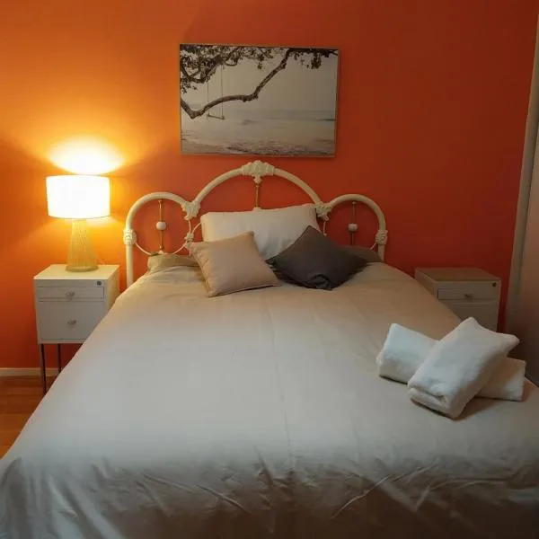 Dreamy Escape Where Romance Blossoms & Pets Play, hotel di Corio