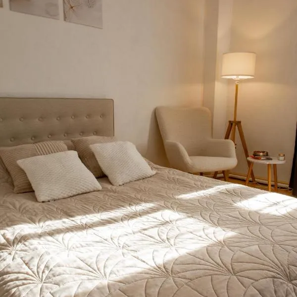 Parka ielas apartamenti, hotel in Alūksne