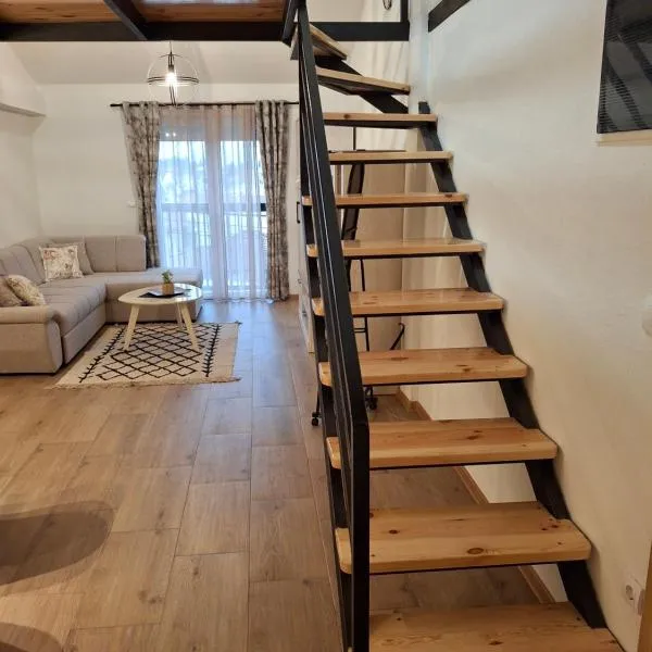 House 23 B2，位于蒂瓦特的酒店