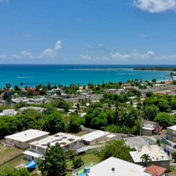Lucky Luquillo Solar El Yunque & Beach Retreat - 360 Ocean & Rainforest Views, Fortuna