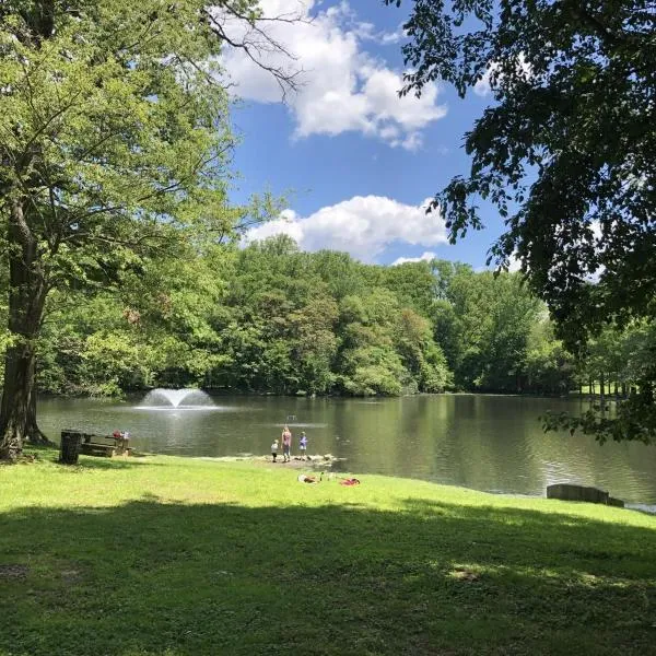 Private Studio in Park House, ξενοδοχείο σε Jenkintown