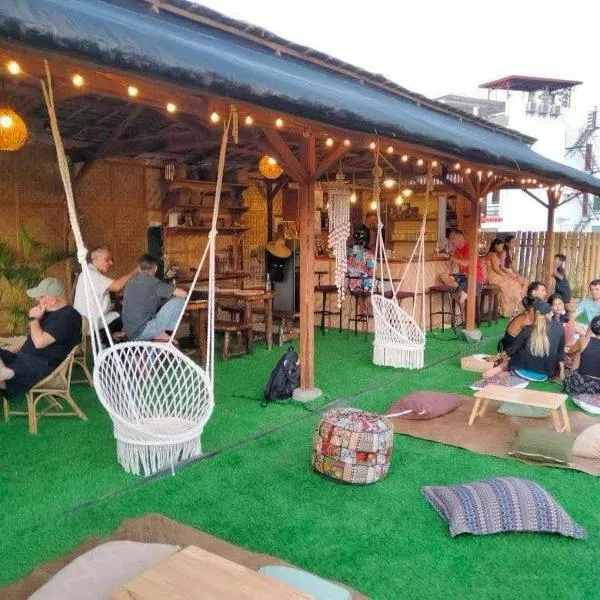 Casa Luntian Lodge and Cafe, hotel in Puerto Galera