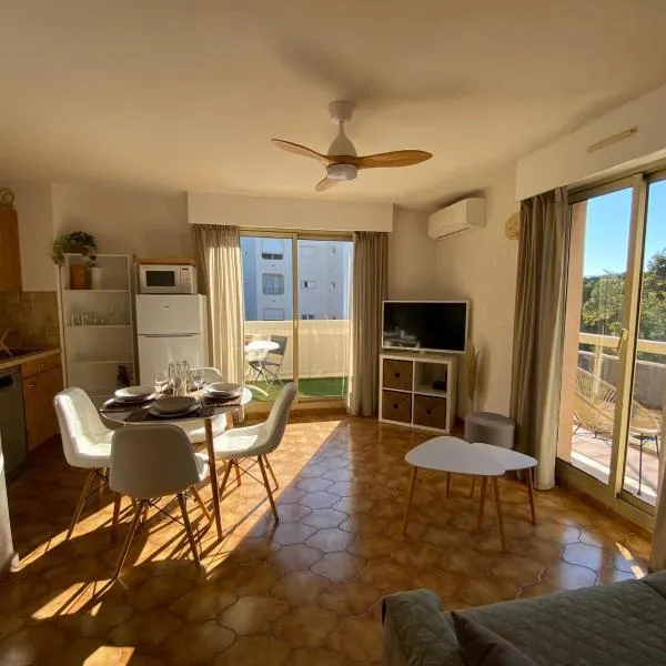 Appartement Port Hyères 2 ch terrasses box, hotel in Hyères