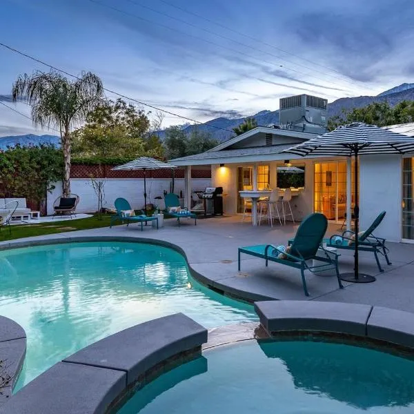 Serene 4 Bed 3 Bath Heated Pool Natural Backyard Heart of Palm Springs, hotel di Palm Springs