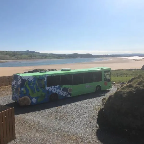 The Barmouth Bus, hotel in Clonmany