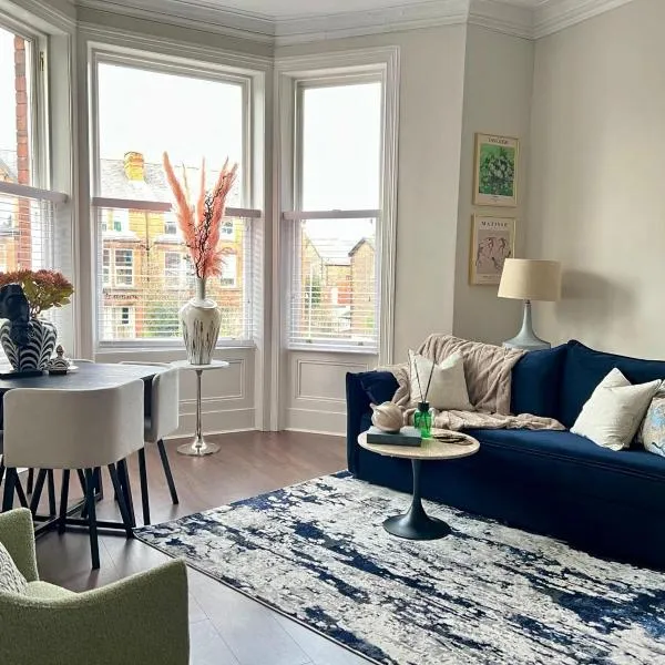 No 50 - 2nd Floor Beautiful one bed apartment in Liverpool Sleeps 4, hotel in Liverpool