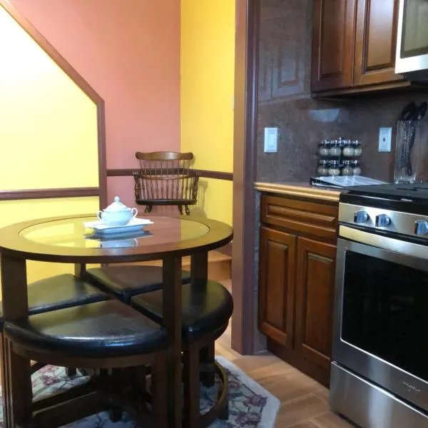 Private Unit with own Entrance To Share, hotel in South Ozone Park