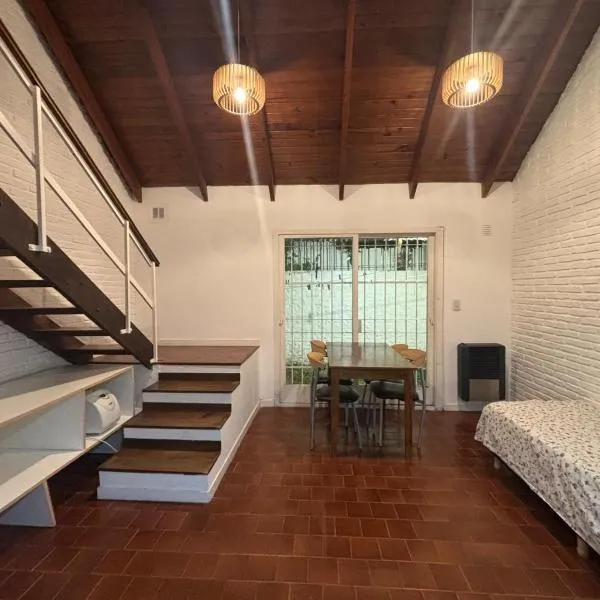 Duplex con AA Hospital San Martin, hotel en La Plata