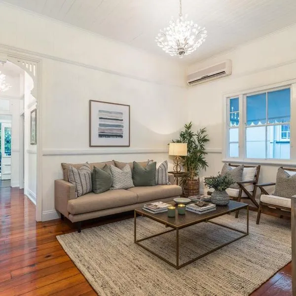 ब्रिस्बेन में, होटल Luxury Queenslander Awaits! Sleeps 8, 3 car parks