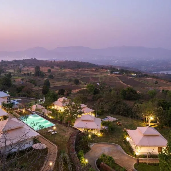 StayVista at Vaana - Glamping Tents, Jacuzzi, Pool, hotel v destinaci Lonavala