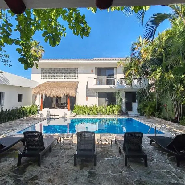 Casa Armonia , apartments with pool, hotel a Cozumel