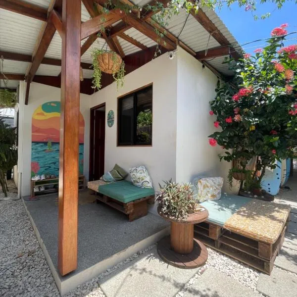 The Cafecito Surfhouse - Santa Teresa, ξενοδοχείο σε Santa Teresa Beach