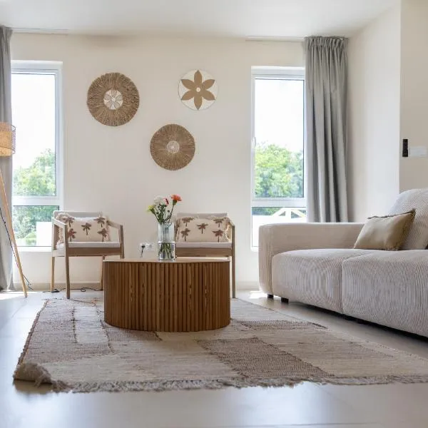 Luxe nieuwbouw villa toplocatie in Jan Thiel met privé zwembad, hótel í Jan Thiel