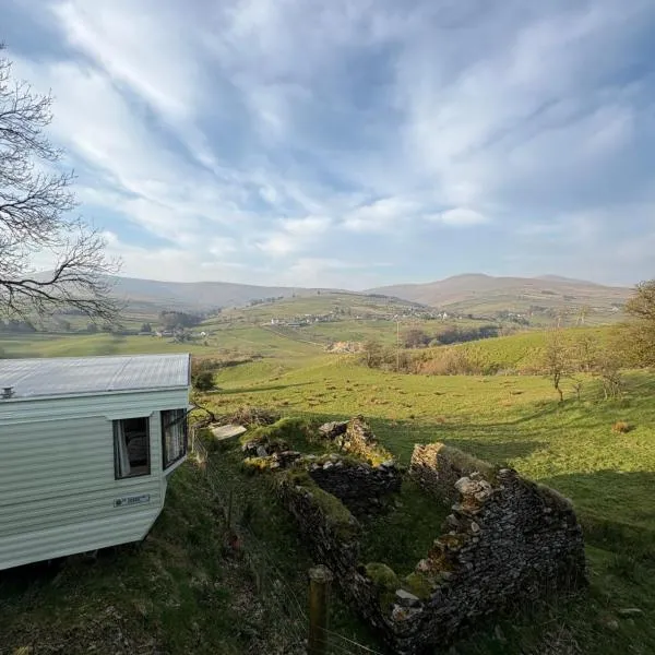Remote Mountain View lodge, hotel in Cranagh