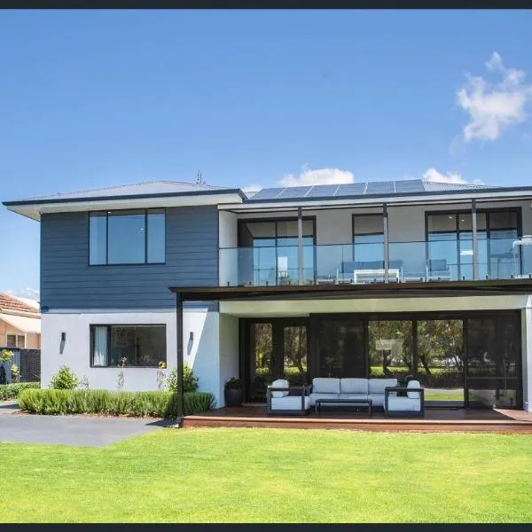 Huge Luxury Busselton Jetty, hotel in Busselton