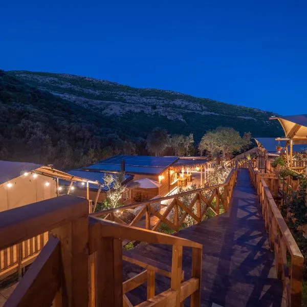 Sea Glamping, Hotel in Kotor