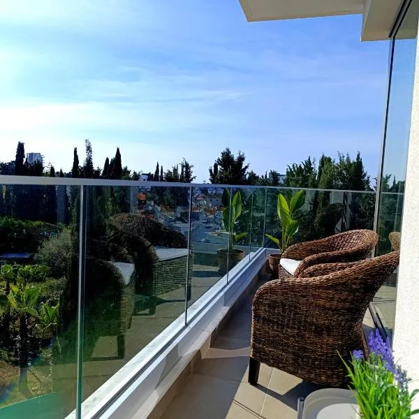 Blue Oasis Apartment, hotel in Kato Paphos