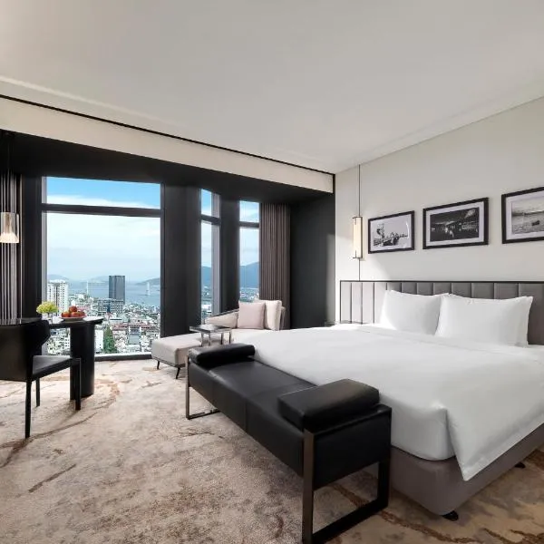 Crowne Plaza Danang City Centre by IHG, khách sạn ở Đà Nẵng