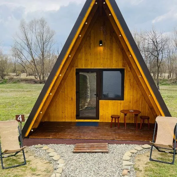 Glamping La Octav, hôtel à Tîrpeşti
