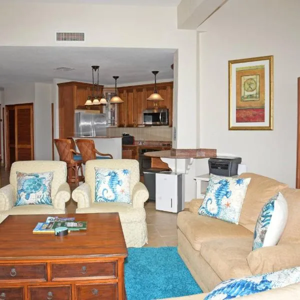 Oceanfront Paradise: Penthouse with Peloton, hotel in Cupecoy