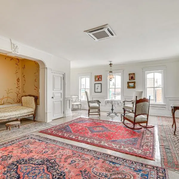 Walkable Main Street Location Spring Grove Apt, hotel em Spring Grove