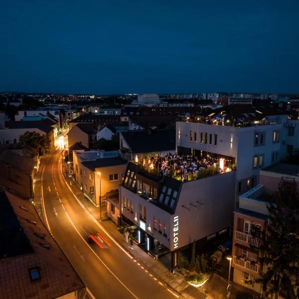 BOUTIQUE HOTEL11 with rooftop SPA โรงแรมในนิตรา