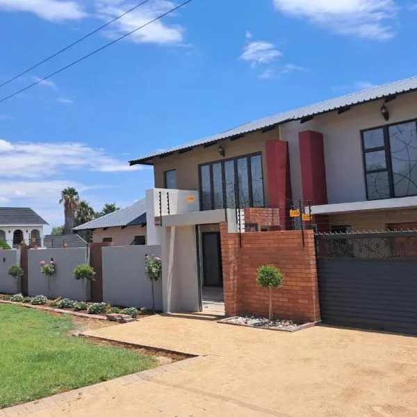 JUSTSAND Guesthouse، فندق في Vosburg