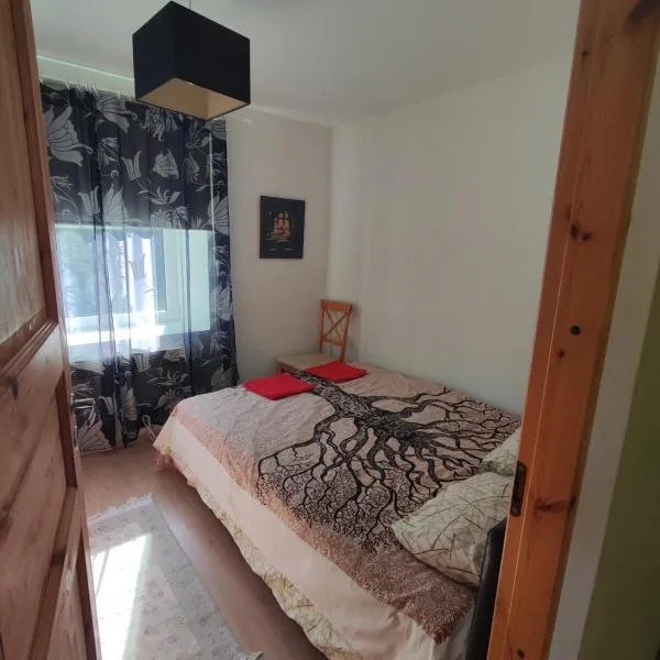 Vormsi ohvitseride maja korter nr 7, hotel in Hullo