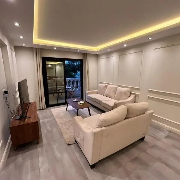 Elegant garden view 3BR，位于开罗的酒店