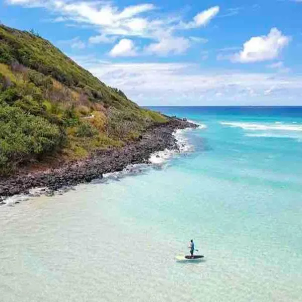 3BRM Burleigh Beach Retreat - Walk to Cafes, Shops and Surf!, hotel in Gold Coast