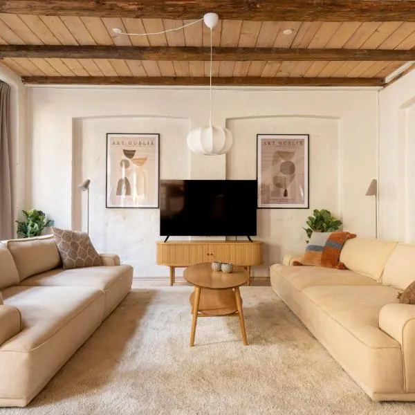 Charming 4BR Duplex in Nørrebro, hotel i København